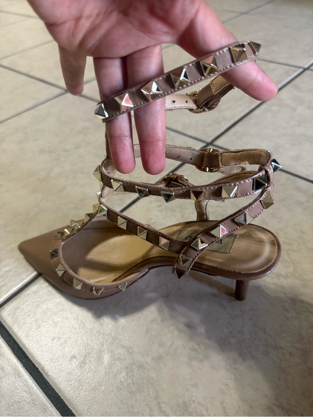 Valentino Garavani Nude Leather Rockstud Pointed-Toe Strappy kitten Heels - Picture 11 of 12